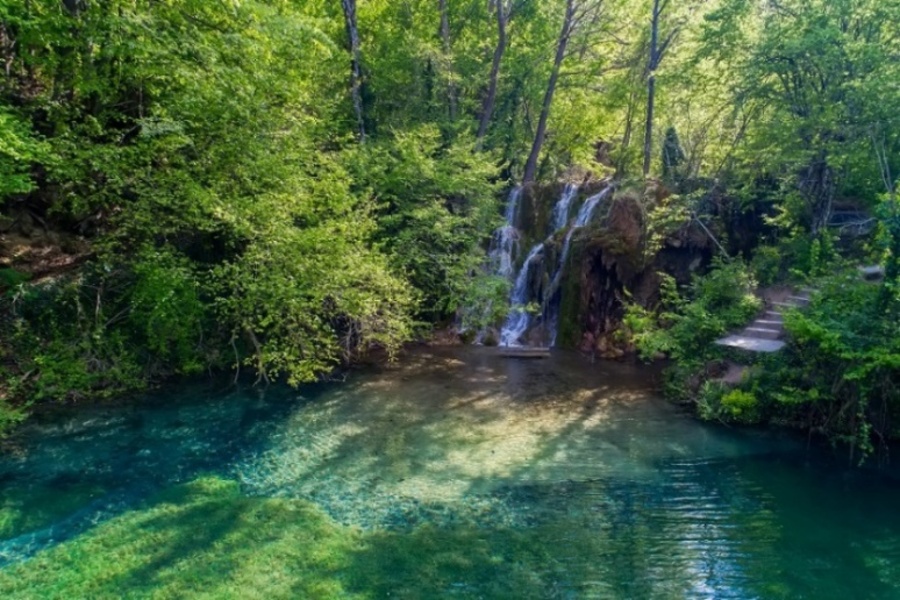 Ο καταρράκτης και η λίμνη του Σκρά στο Κιλκίς