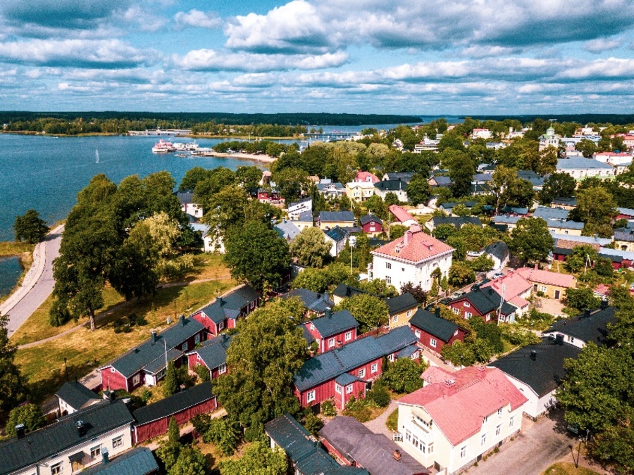 Ett foto av Ekenäs, Raseborg, en sommardag.