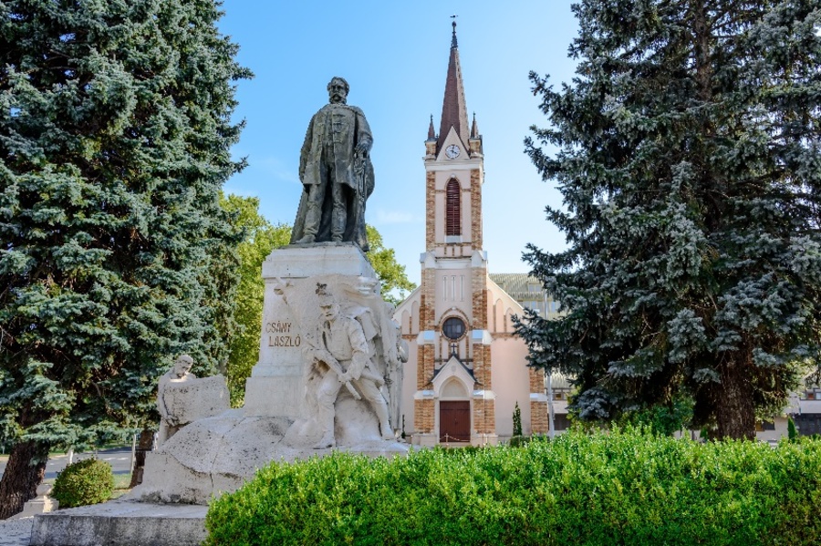 László Csány statue