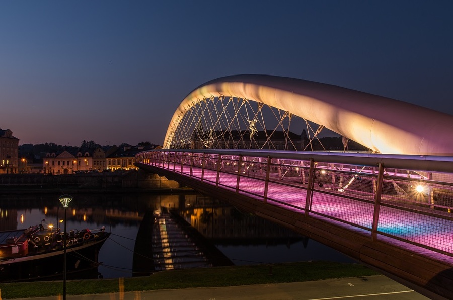 Footbridge over the River Vistula in Kraków at night