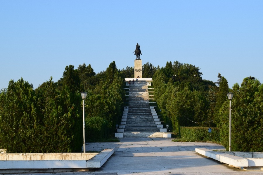  Stefan cel Mare's statue in Vaslui County