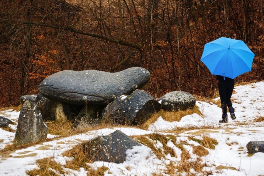 Tourist at Costești Trovants Museum nature reserve, Vâlcea County