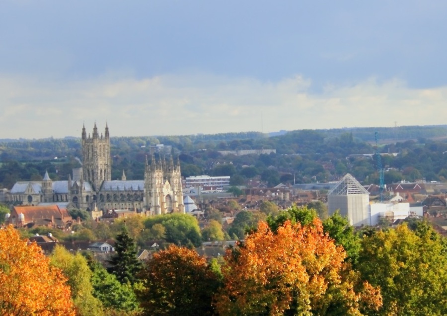  Picture of the city of Canterbury and its cathedral