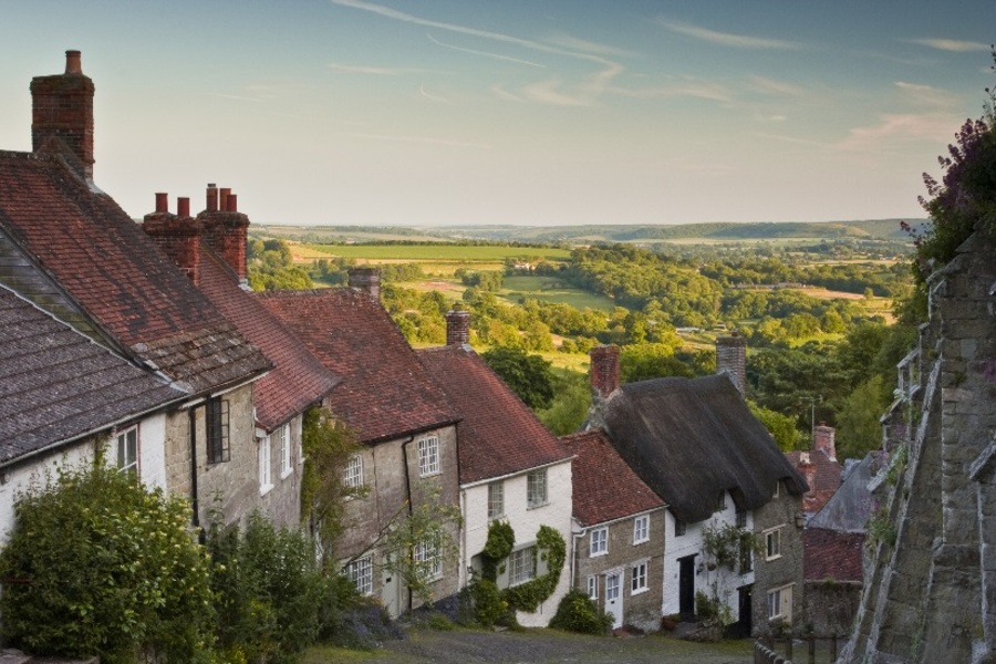  Picture of thatched cottages on Gold Hill in Shaftesbury, North Dorset.